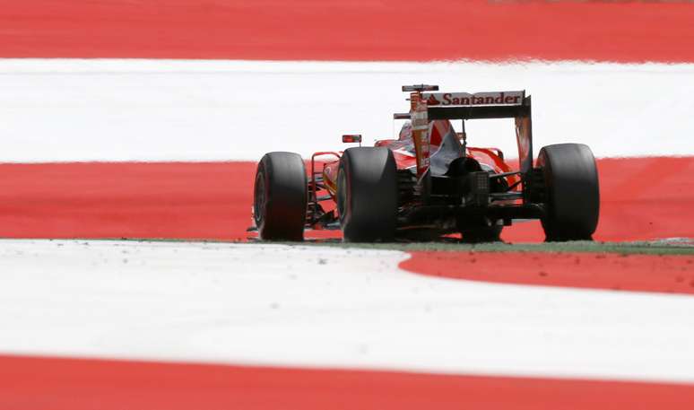 Sebastian Vettel não conseguiu superar Massa no final 
