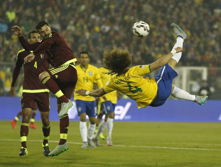 David Luiz entrou no segundo tempo e quase marcou de bicicleta