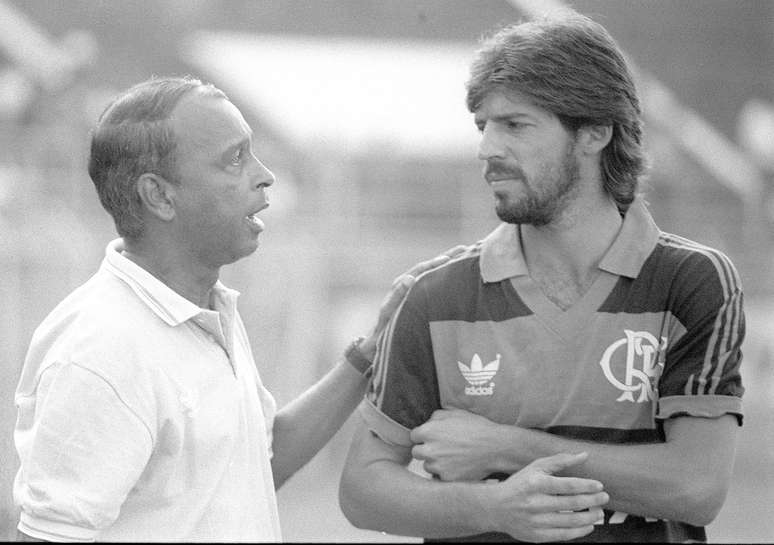 Carlinhos (dir.) foi um dos técnicos mais identificados com a torcida do Flamengo
