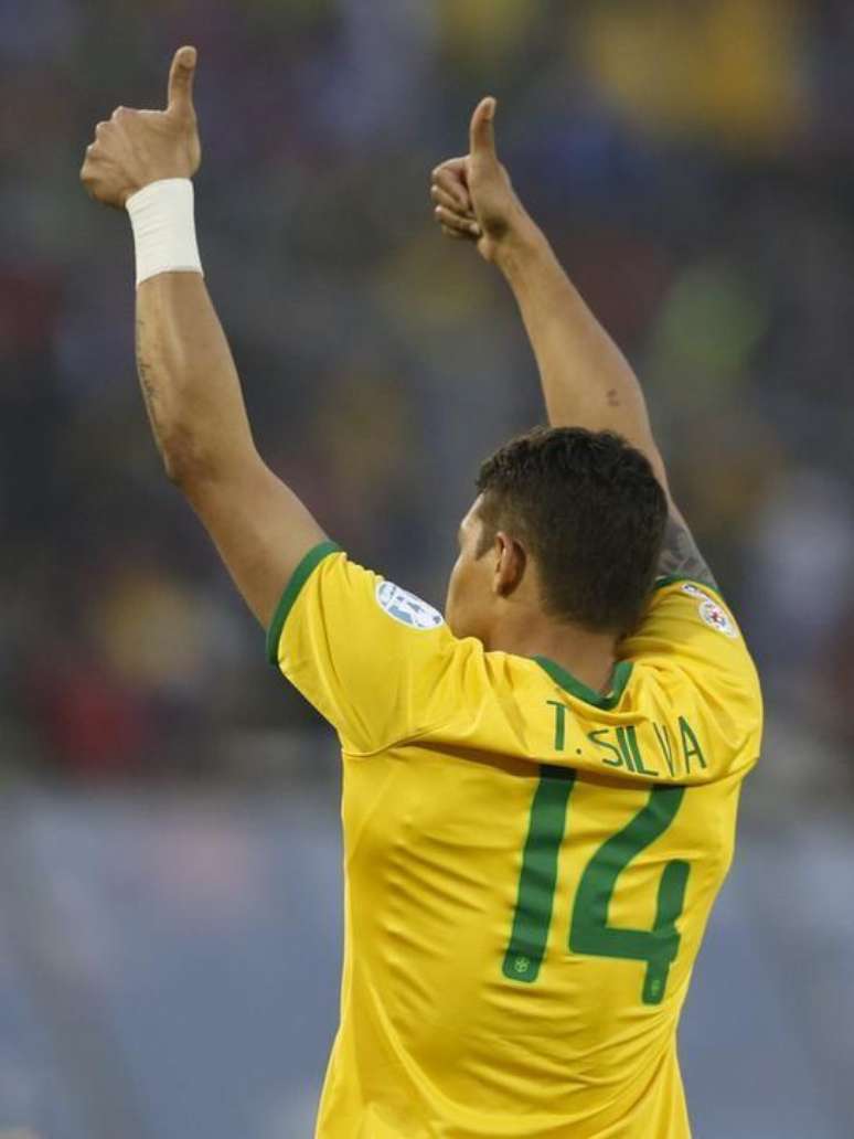 Thiago Silva comemora gol contra a Venezuela em partida da Copa América