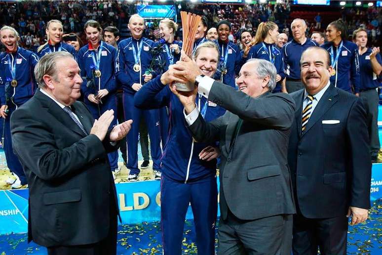 Ary Graça, hoje presidente da FIVB, teria se envolvido em polêmicas na época que dirigia a CBV