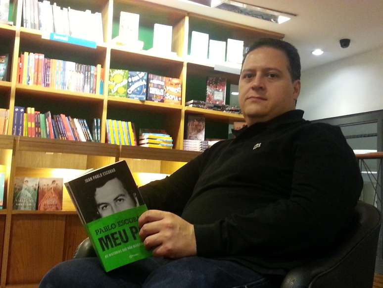 Juan divulga o livro publicado sobre seu pai, Pablo Escobar