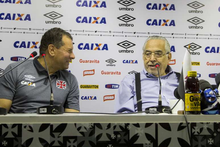 Eurico Miranda apresenta Celso Roth como novo treinador do Vasco