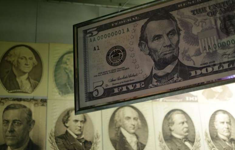 A moeda norte-americana subiu 0,86%, a 3,1281 reais na venda