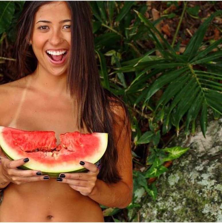 Tayna Hanada faz faculdade de moda e tamb&eacute;m trabalha como modelo