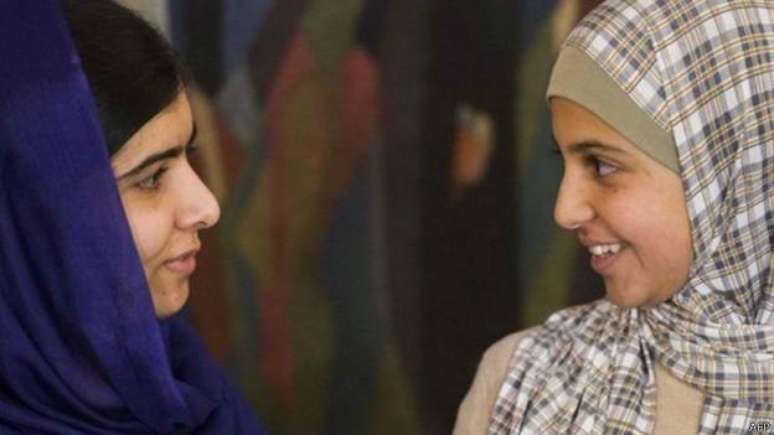 Mezon Almellehan encontrou-se com a ativista paquistanesa Malala Yousafzai, que a incentivou a continuar com sua campanha pela educação