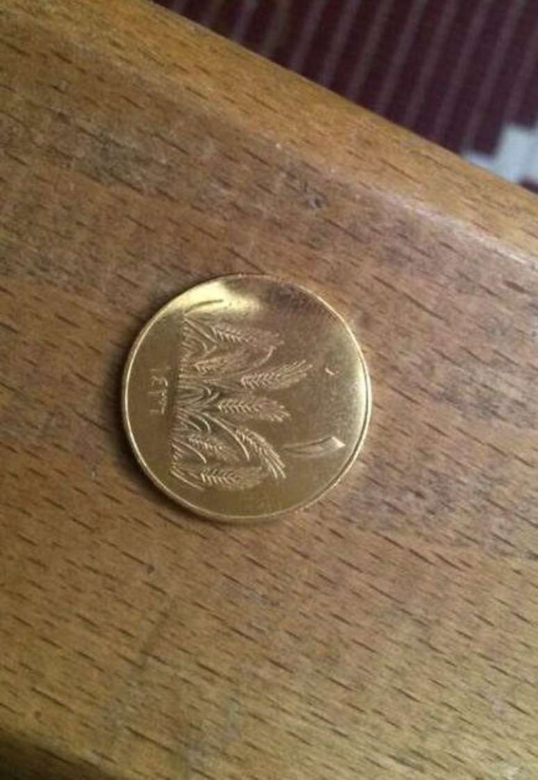 EI publicou fotografias das moedas de ouro que supostamente criou nos territórios que domina no Iraque e Síria