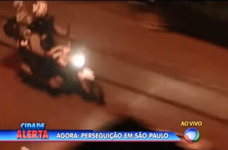 Suspeito jogou capacete em policial