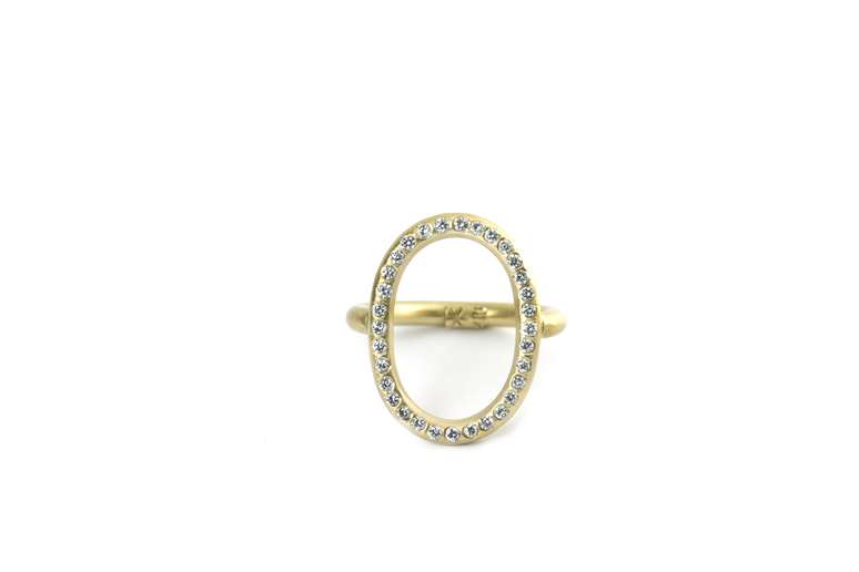 O anel Geométrico de ouro amarelo e brilhantes sai por R$ 6.450
