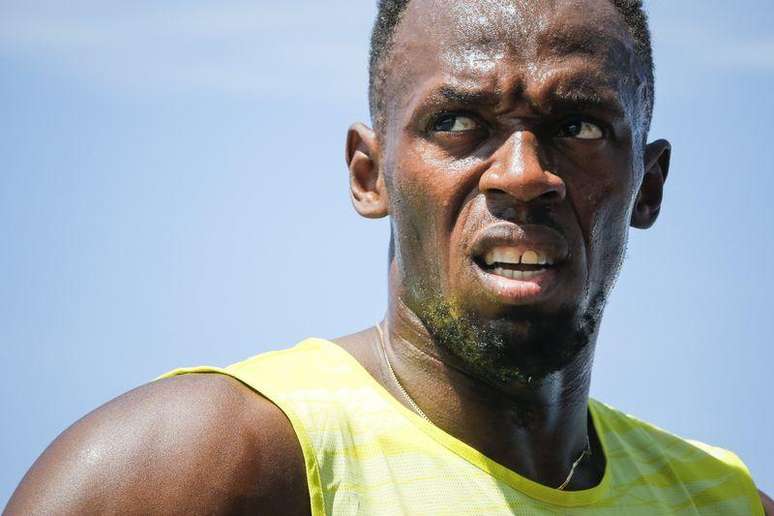 Bolt sofre com um desconforto muscular nas costas