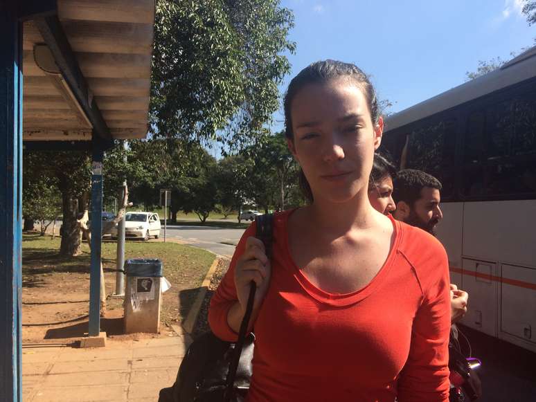 "N&atilde;o acho que a PM seja a solu&ccedil;&atilde;o para dentro do campus. Talvez tivessem que estudar outras formas de policiamento de seguran&ccedil;a dos alunos&rdquo;, analisou a estudante de Rela&ccedil;&otilde;es P&uacute;blicas Giovana Sales
Giovana Sales, de 20 anos.