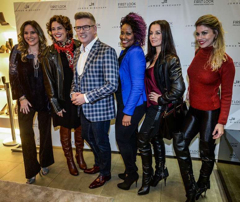 Jorge Bischoff e convidados durante o lançamento oficial do First Look Primavera-Verão 2016, na Loja Conceito Jorge Bischoff da Oscar Freire, em São Paulo, na noite desta quarta-feira (24)