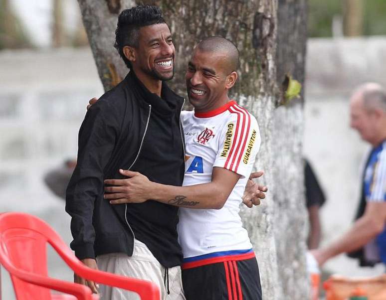 Leo Moura em visita ao Flamengo