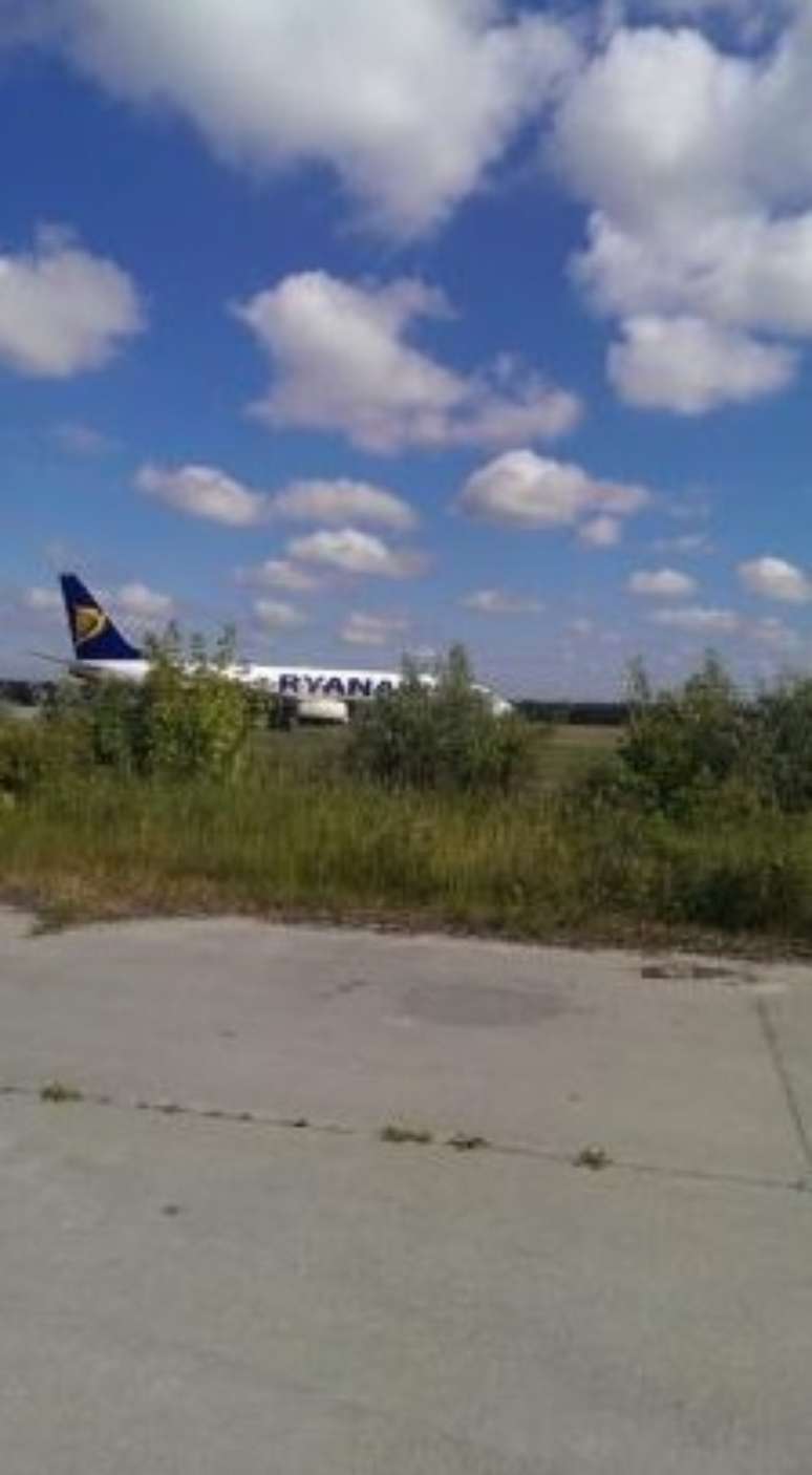 O avião fez pouso forçado depois de receber o trote sobre a bomba