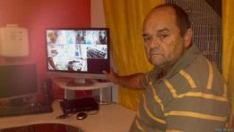 '&Eacute; triste chegar aqui e ver os cadeados arrombados, tudo bagun&ccedil;ado, imagens jogadas na rua, quebradas', diz Pai Costa