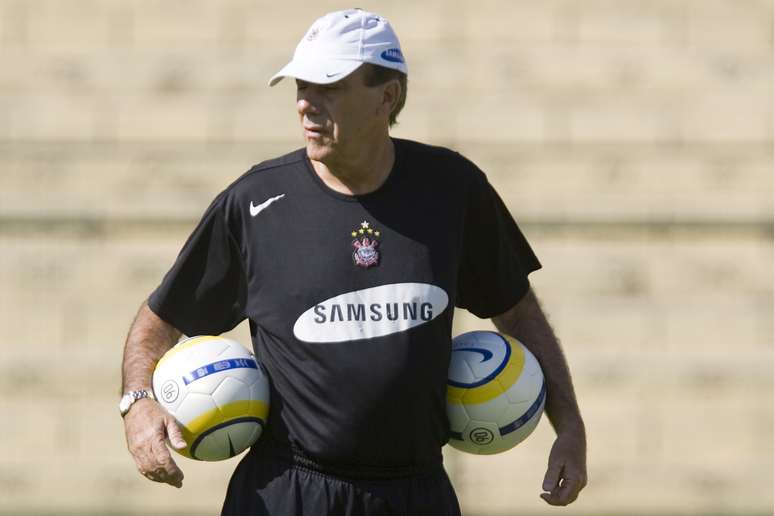 Ademar Braga foi técnico do Corinthians durante o início de 2006