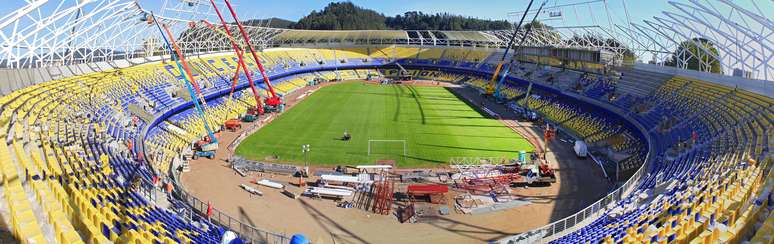 Antes e depois da reforma no estádio em Concepción