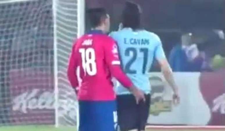 FRAME - Uruguai x Chile - Copa América - Cavani e Jara