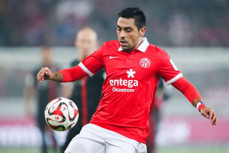 O polêmico Gonzalo Jara pode ser negociado pelo Mainz, da Alemanha