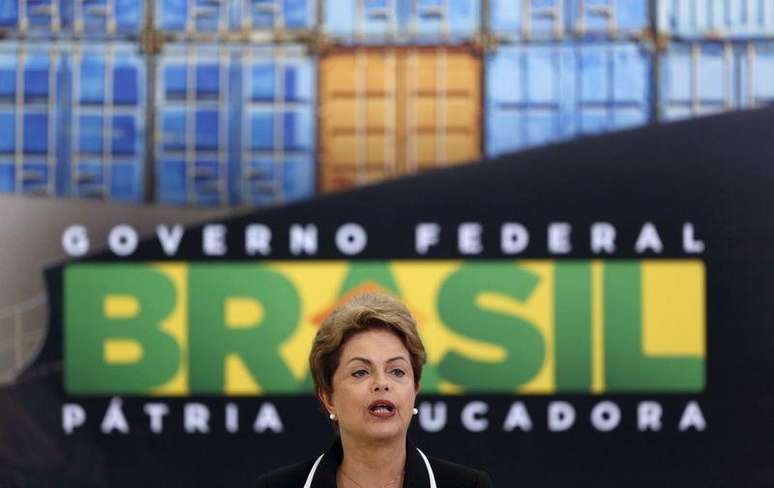 Presidente Dilma Rousseff discursa em cerimônia no Palácio do Planalto, em Brasília. 24/06/2015