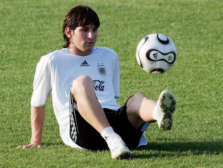 Lionel Messi disputou a sua primeira Copa do Mundo em 2006, aos 19 anos