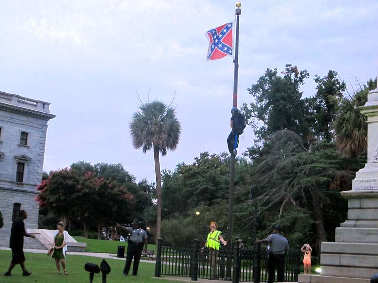 Ativista foi presa por vandalizar o monumento