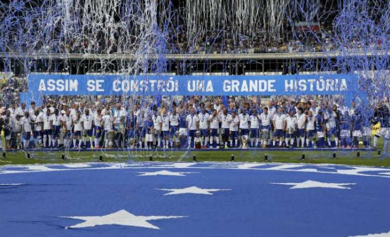 Ídolos do Cruzeiro em despedida de Alex no Mineirão