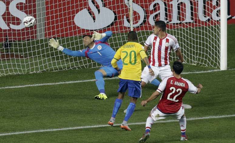 Gol da Seleção Brasileira foi anotado por Robinho após linda jogada coletiva