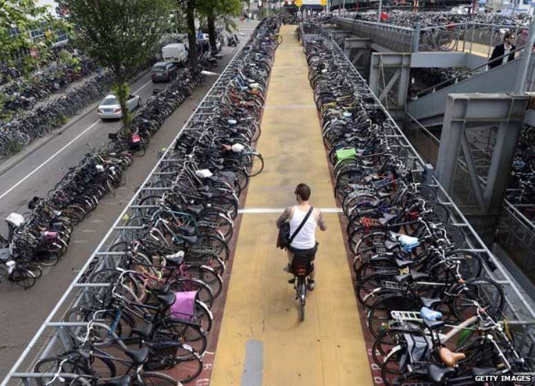 Hoje, existem mais bicicletas que habitantes na Holanda 