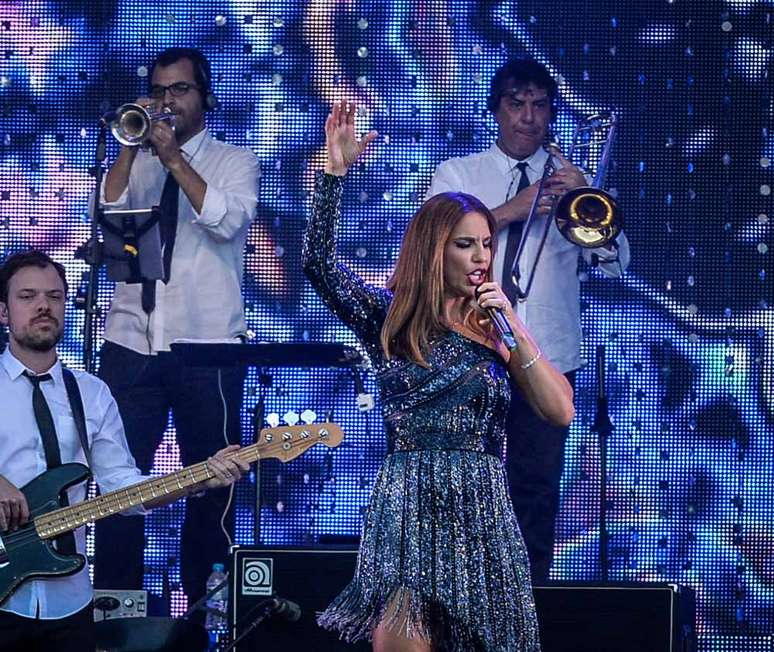 Ivete Sangalo faz show em homenagem a Tim Maia
