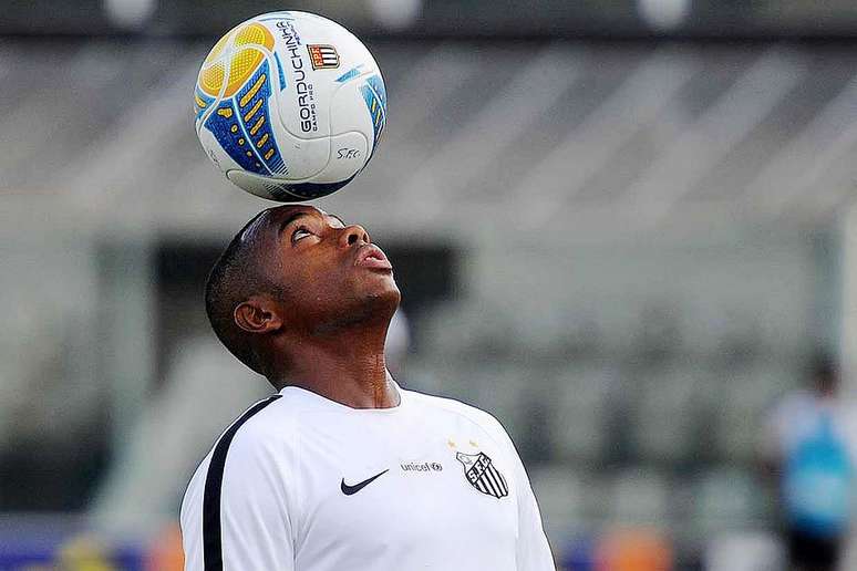 Robinho ainda tem permanência indefinida no Santos