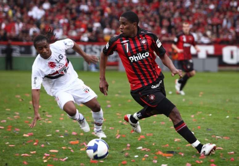 Em 2009, o Atlético-PR venceu o adversário por 1 a 0