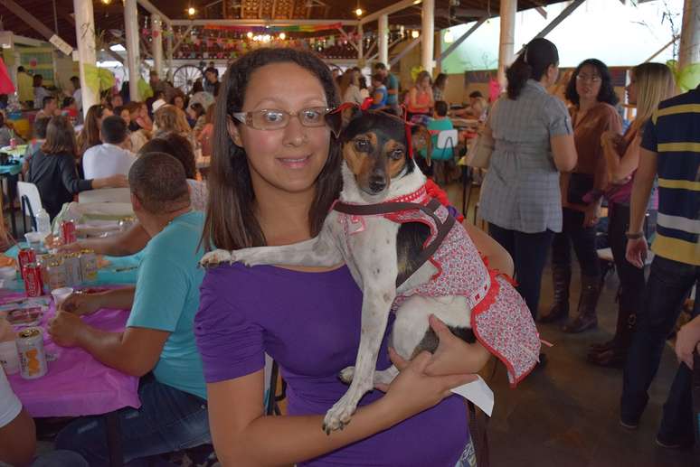 Realizado em Bauru, o Arraiáu dos Pets, reuniu cães vestidos com tema das festas juninas