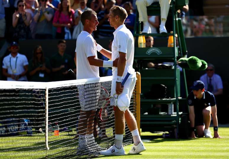 Jarko Nieminem superou Lleyton Hewitt em batalha em Wimbledon