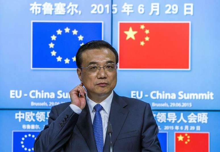 Primeiro-ministro chinês, Li Keqiang, concede entrevista coletiva durante uma cúpula entre União Europeia e China, em Bruxelas, na Bélgica, nesta segunda-feira. 29/06/2015