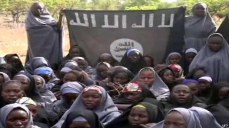 Meninas de Chibok foram vistas pela última vez neste vídeo, divulgado pelo Boko Haram em maio