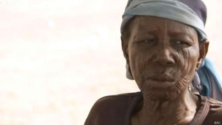 Anna, de 60 anos, conseguiu escapar de cativeiro do Boko Haram apenas com as roupas do corpo
