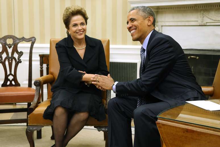 A presidente Dilma Rousseff foi vigiada "o tempo todo", inclusive durante as viagens de avião, quando usava o telefone via satélite 