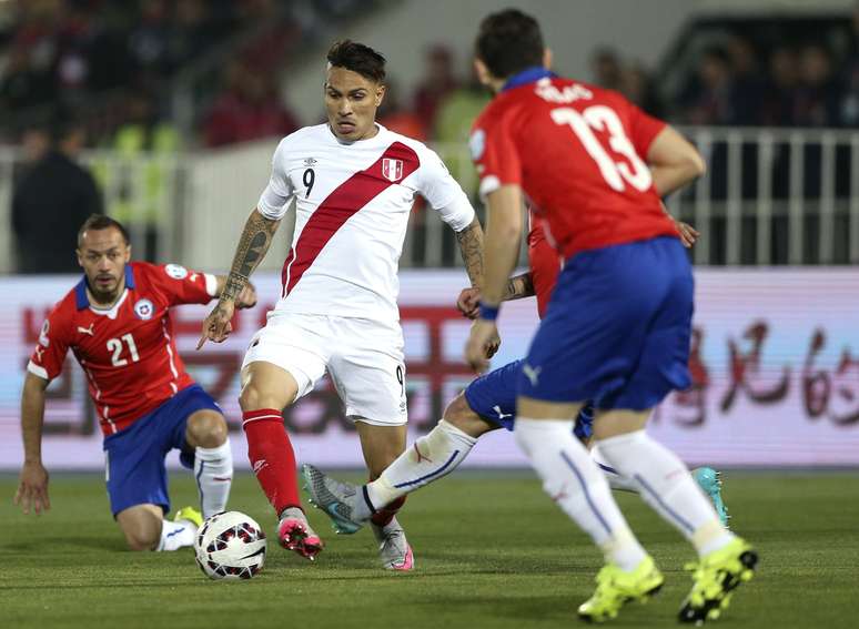 Atacante é ídolo nacional pela história na seleção do Peru