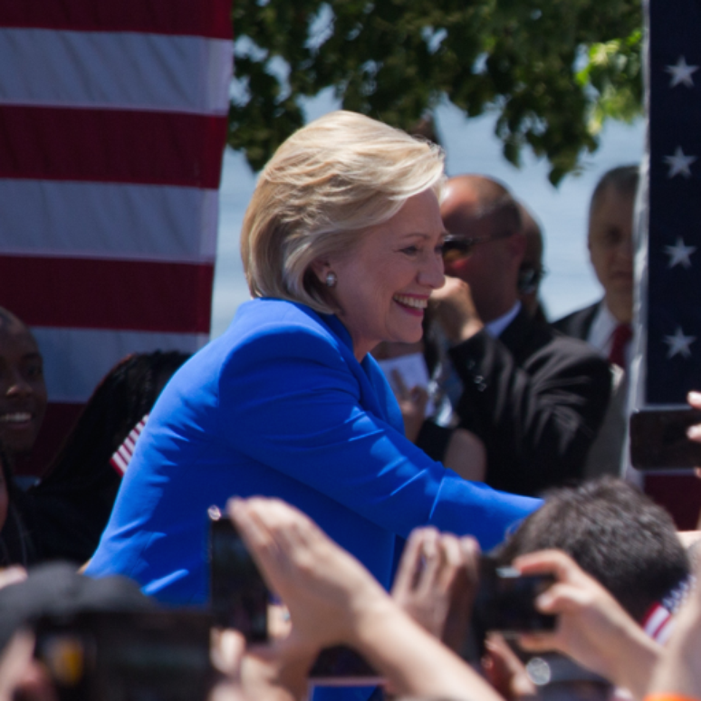 Hillary Clinton terá de dar explicações sobre atentado na Líbia