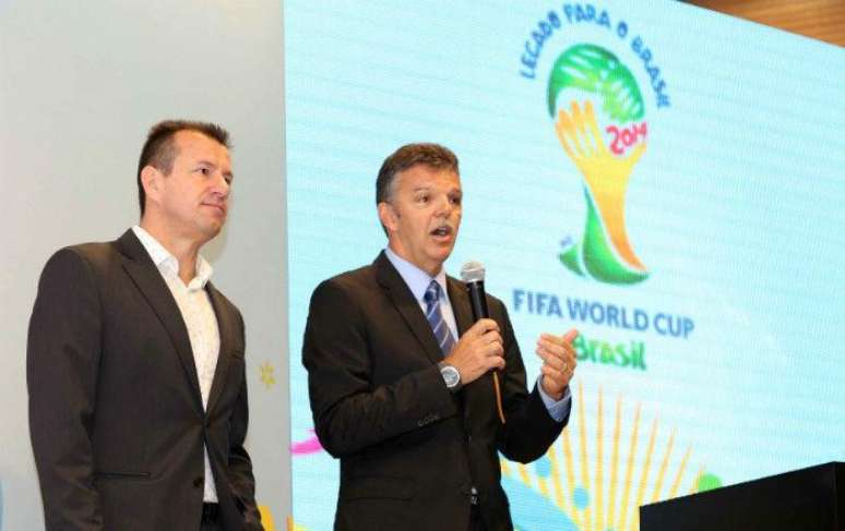 Dunga e Gilmar Rinaldi, durante evento na CBF sobre futebol feminino