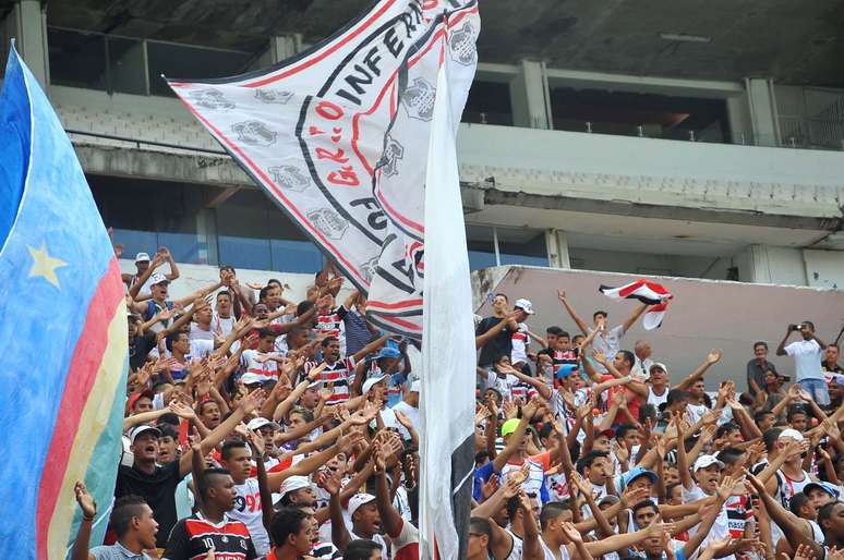 Torcedores lotaram o Estádio do Arruda para receber Grafite