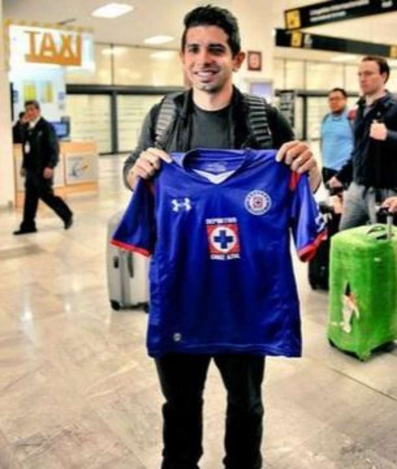 Guilherme chega ao México para assinar com o Cruz Azul