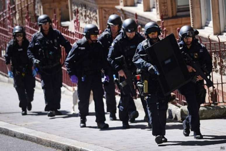 Mil policiais participam do exercício que deve durar dois dias