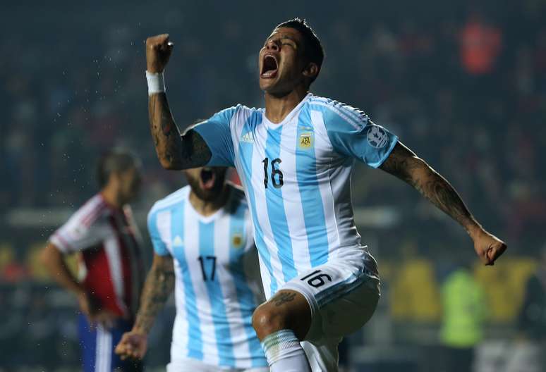 Rojo vibra após abrir placar para Argentina