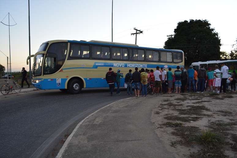 Ônibus e moto colidiram na avenida Integração, em Vitória da Conquista