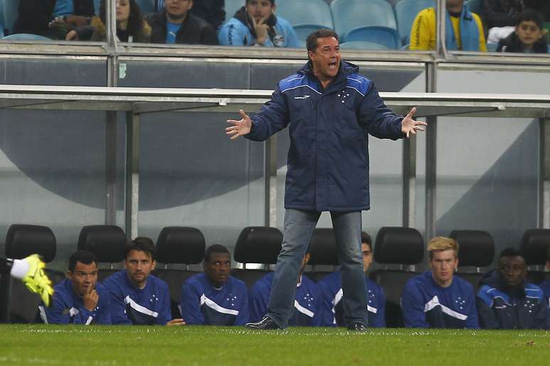 Vanderlei Luxemburgo perdeu o terceiro jogo seguido com o Cruzeiro no Brasieliro