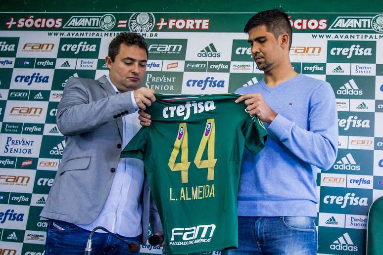 Alexandre Mattos apresenta o mais novo contratado pelo Palmeiras