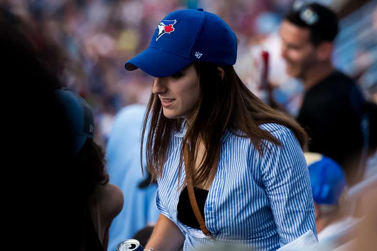 Maré azul tomou conta dos arredores do Rogers Center