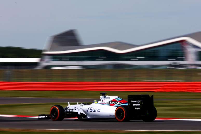 Massa é 10º no primeiro treino livre em Silverstone
